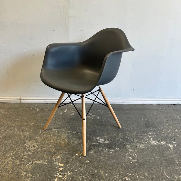 Authentic! Herman Miller Eames Armchair