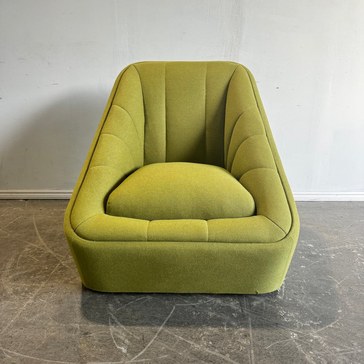 Herman Miller Naughtone Fiji Swivel Lounge Chair (Felt Wool)