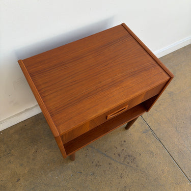Danish Modern teak nightstand from the 1960s (Refinished)