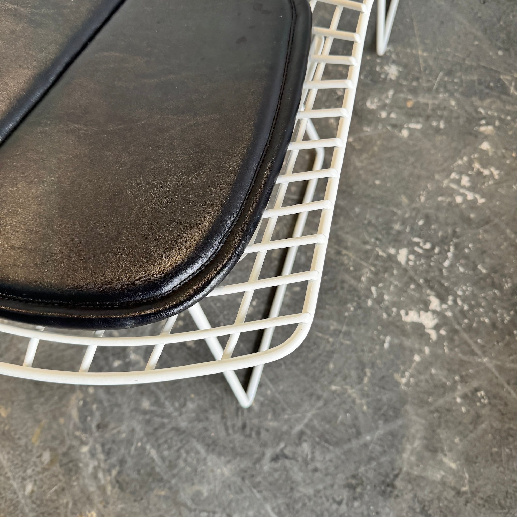 Authentic! Knoll Bertoia Side chairs with leather pad (Set of 8)