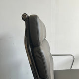 Authentic! Herman Miller Eames® Soft Pad Executive Chair