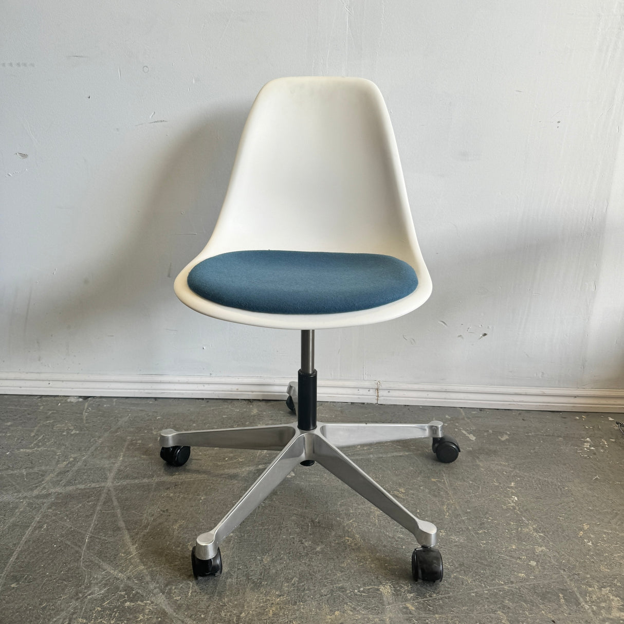 Herman Miller Eames Molded Plastic Task Side Chair with Seatpad