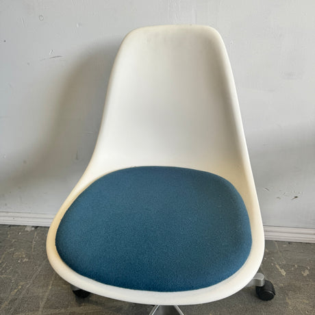 Herman Miller Eames Molded Plastic Task Side Chair with Seatpad
