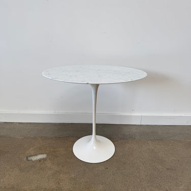 Authentic! Knoll® Saarinen Oval Marble Side Table