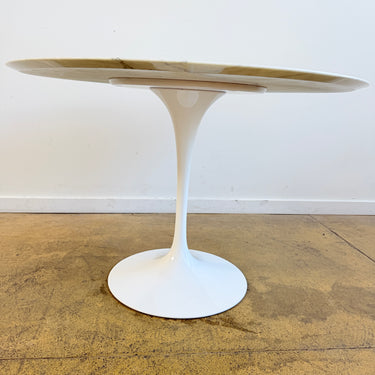Knoll Eero Saarinen 47 Round Dining Table