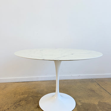 Knoll Eero Saarinen 47 Round Dining Table