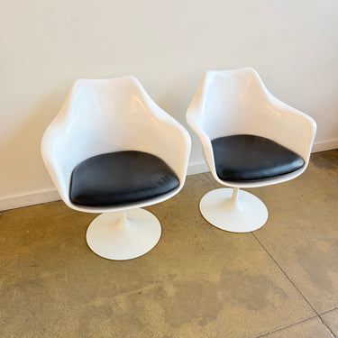 Authentic! Knoll Saarinen set of 2 Tulip Armchairs