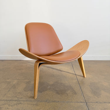 Hans Wegner ch07 Shell chair with Spinnybeck Leather by Carl Hansen & Son