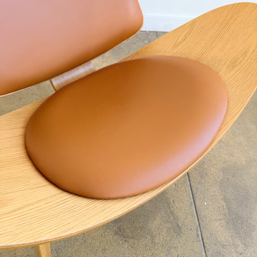 Hans Wegner ch07 Shell chair with Spinnybeck Leather by Carl Hansen & Son