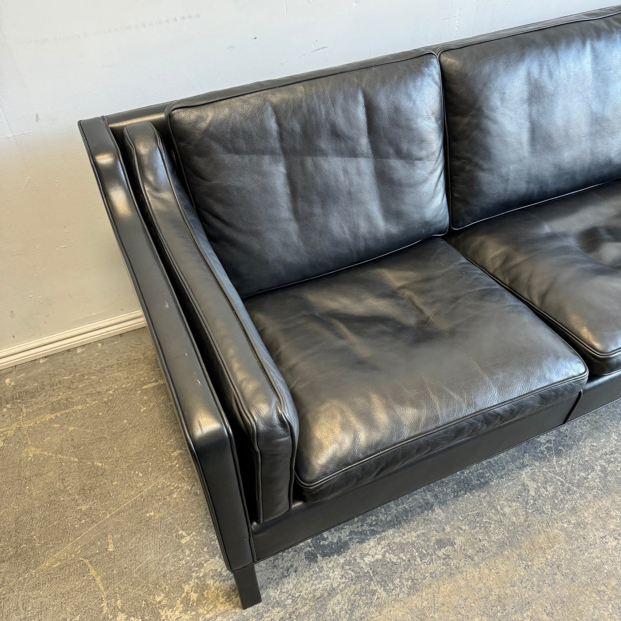 Authentic! Borge Mogensen 2213 Leather Three Seater sofa by Fredericia