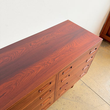 Danish Modern Rosewood 8 Drawer dresser by Poul Hundevad (Refinished)