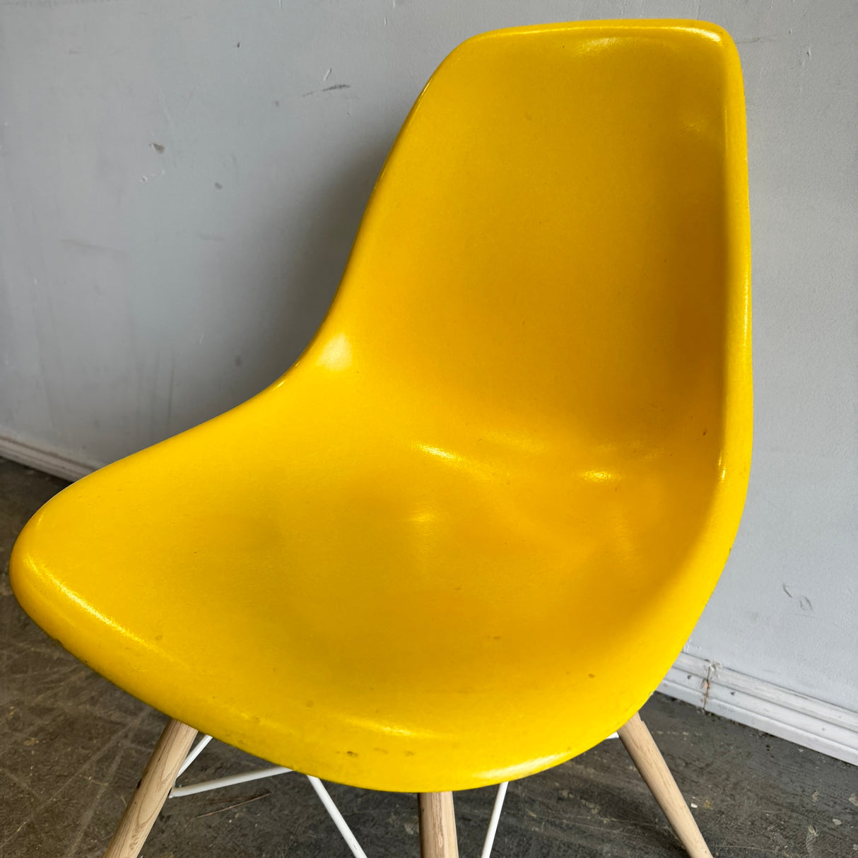Authentic! Herman Miller Eames Molded Fiberglass Side Chair