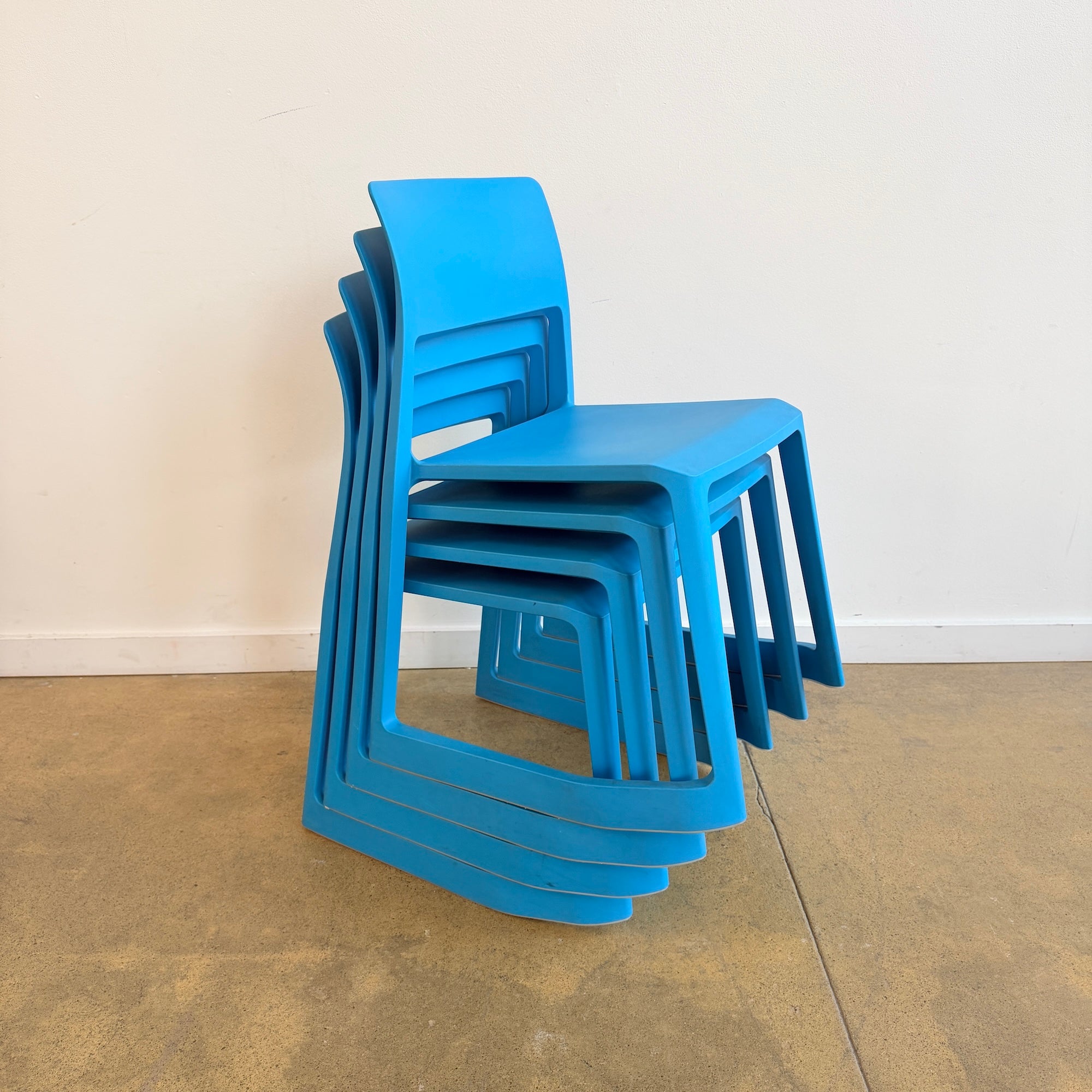 vitra Tip Ton ブルー Vitra Tip Ton Stackable Dining Chairs by Barber & Osgerby - Blue