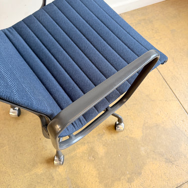 Herman Miller Eames Aluminum Group Chair