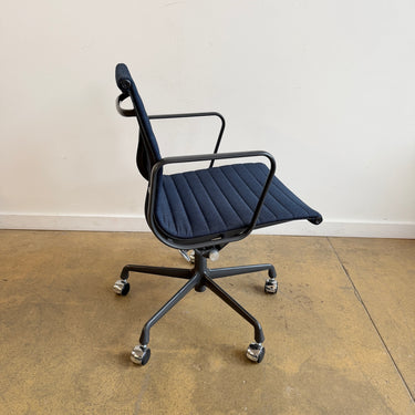 Herman Miller Eames Aluminum Group Chair