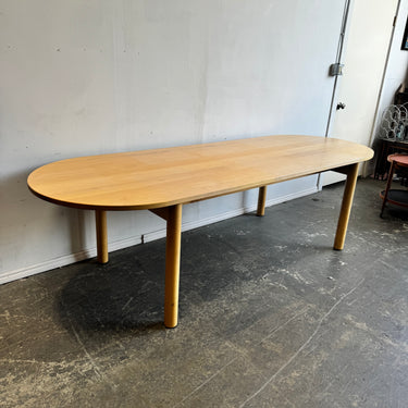 Corral Pill Dining table