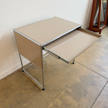 USM Haller Compact Desk with Pullout Tray - Beige