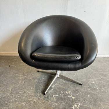 Vintage Swivel petite lounge chair