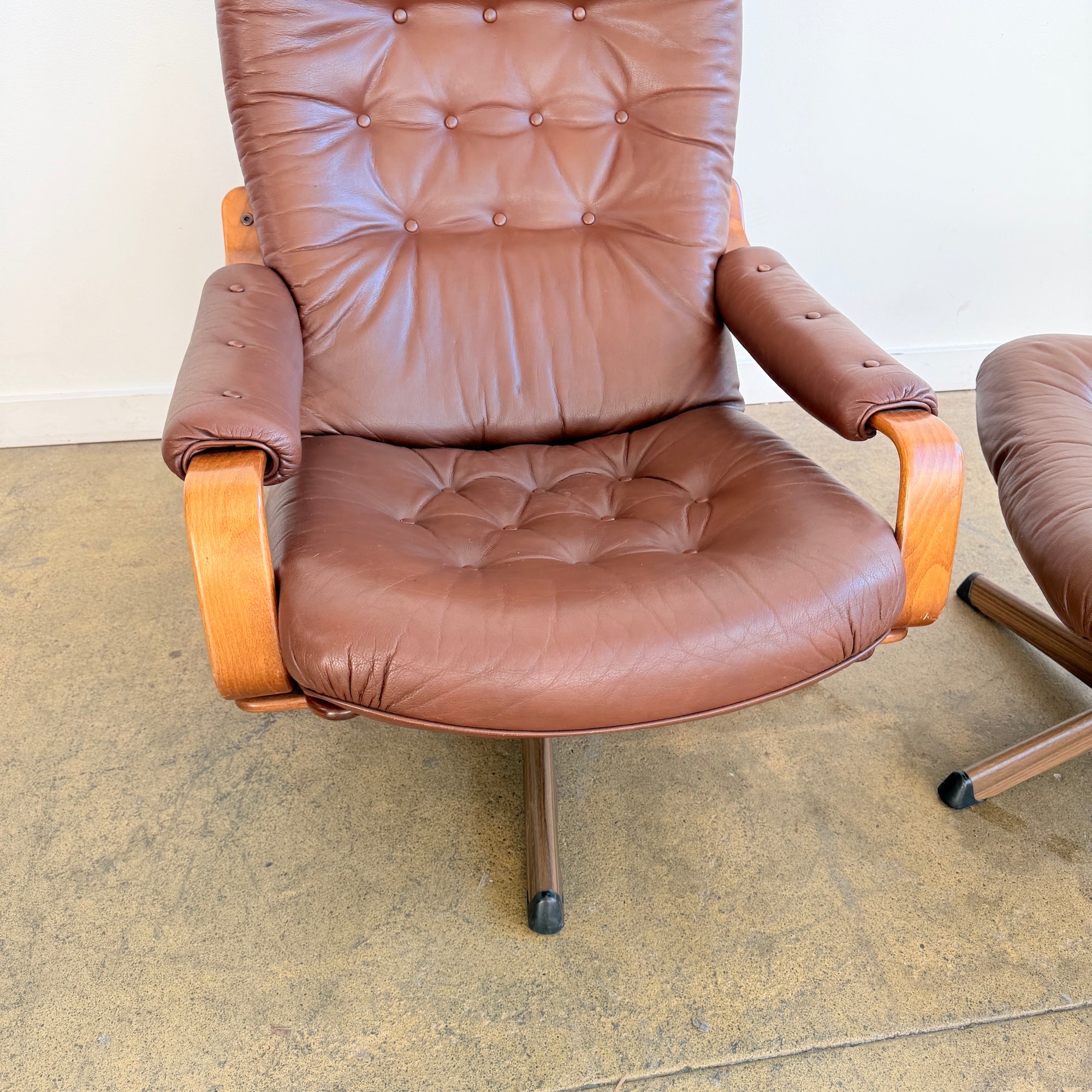 Vintage Göte Mobler Reclining Swivel lounge chair with Ottoman