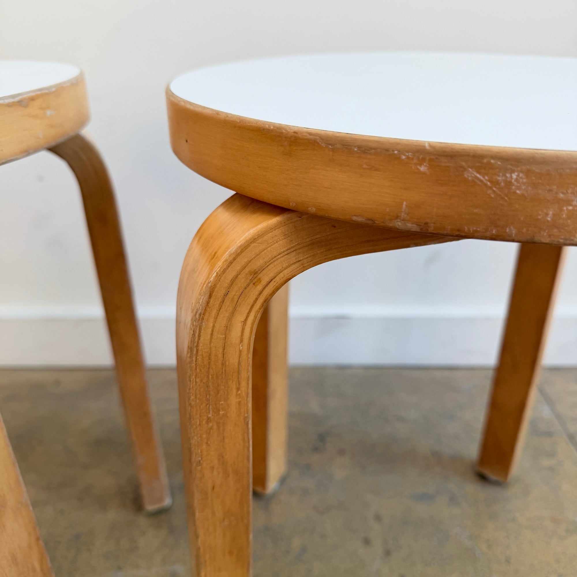 希少Finmar 30' Alvar Aalto Stool 60 Artek Stool 60 | Artek | by Alvar Aalto, 1933 - Originals from smow