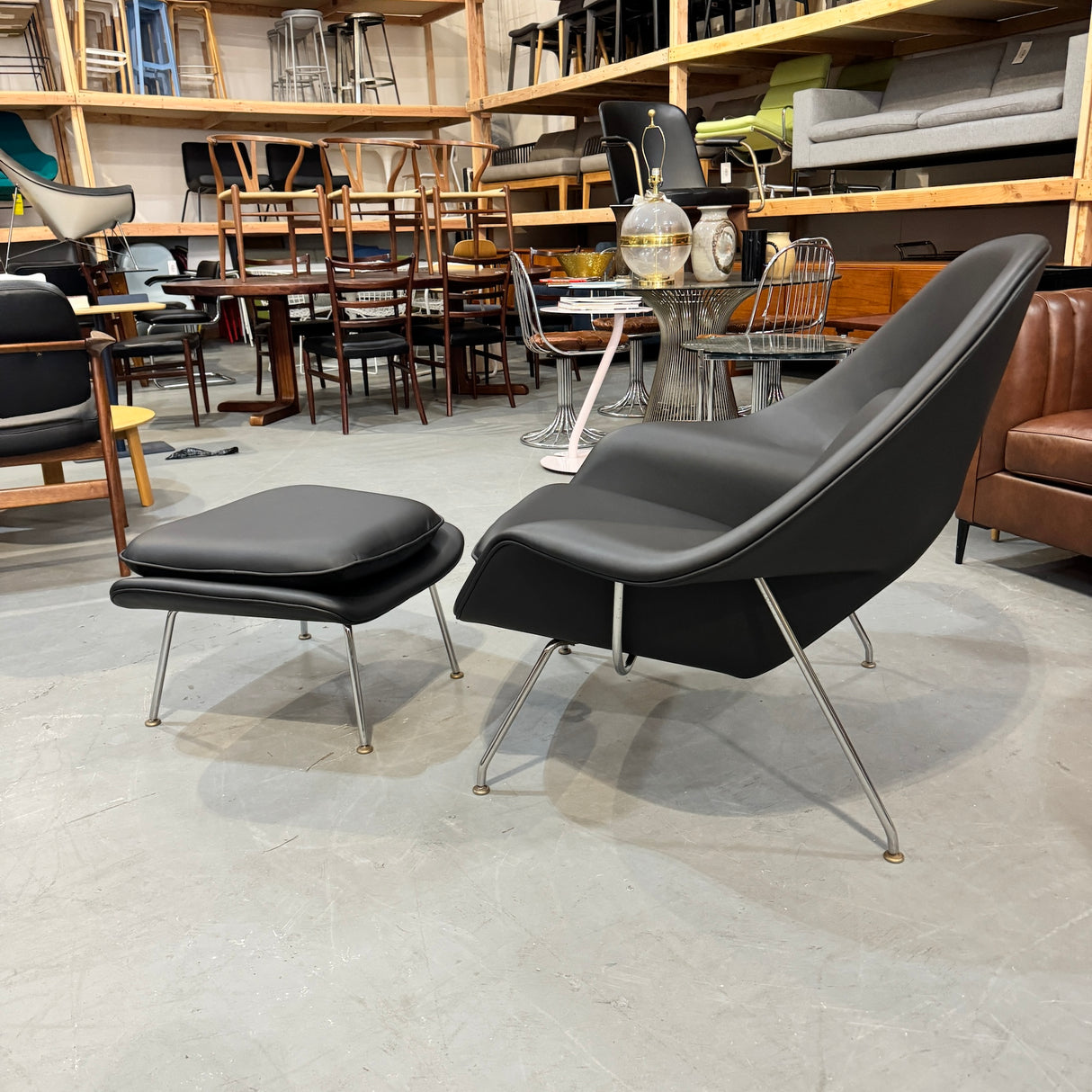 Authentic! Knoll Eero Saarinen Womb chair and ottoman in Leather