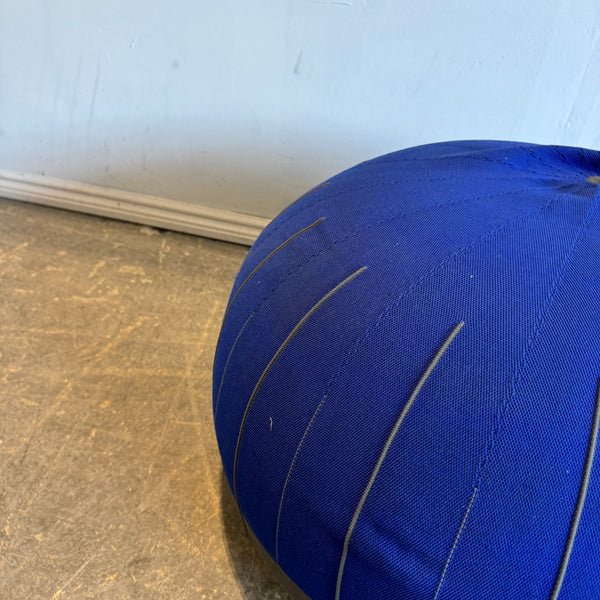 Vitra  Mochi Pouf