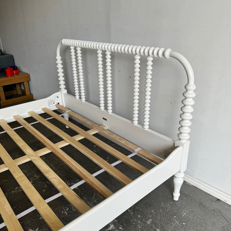 Serena and Lily QueenWebster bed with Footboard