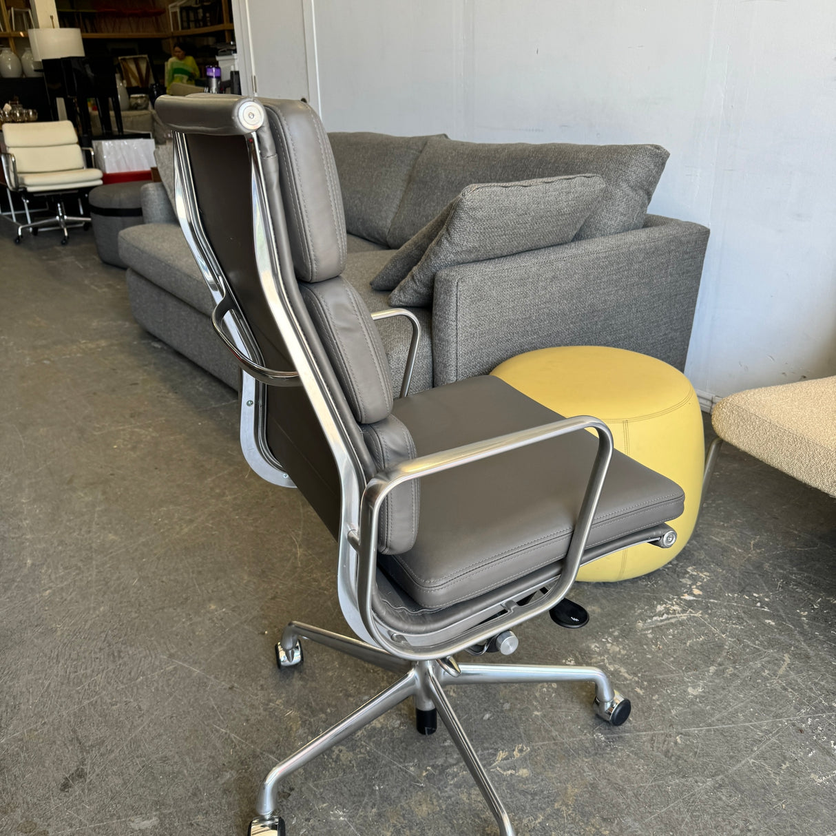 Authentic! Herman Miller Eames® Soft Pad Executive Chair