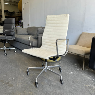 Herman Miller Eames Aluminum Executive Group Chair