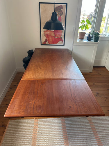 Danish Modern Teak Expandable dining table by Ejvind Johansson for Ivan Gern
