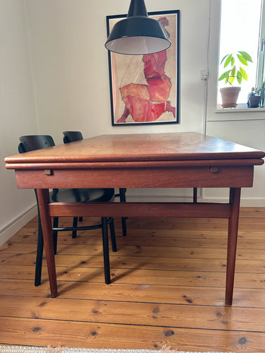 Danish Modern Teak Expandable dining table by Ejvind Johansson for Ivan Gern