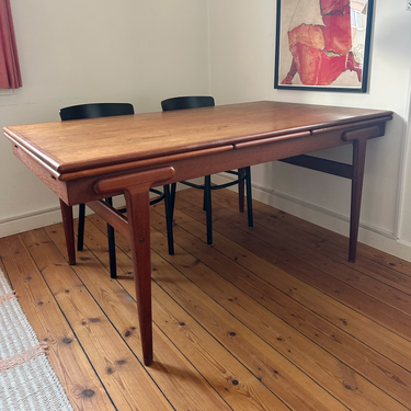 Danish Modern Teak Expandable dining table by Ejvind Johansson for Ivan Gern