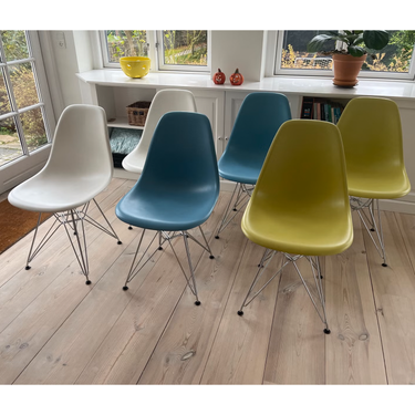 Authentic! Eames set of 6 Dining Chairs by Vitra