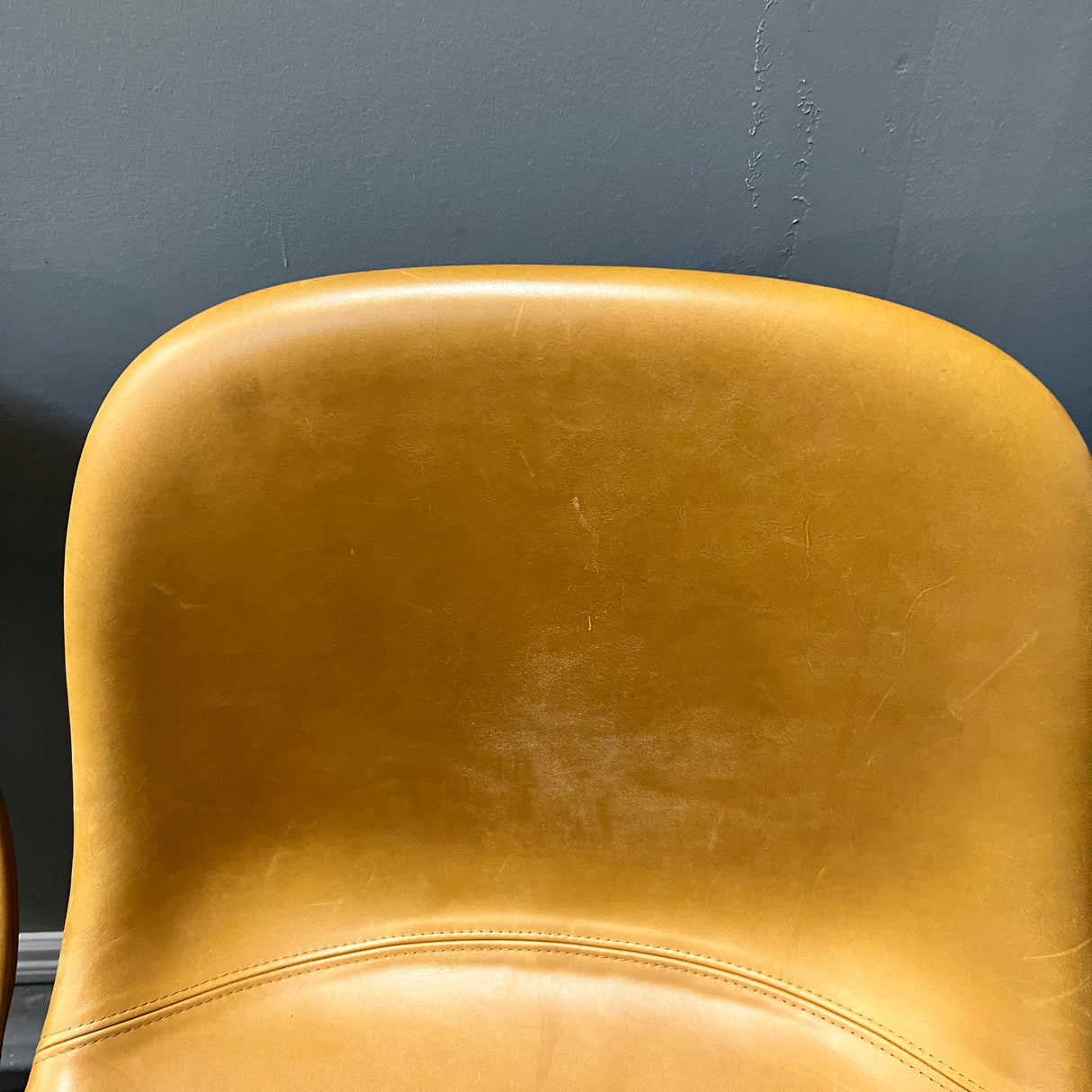Muuto Fiber Leather Set of 5 Swivel Side Chair