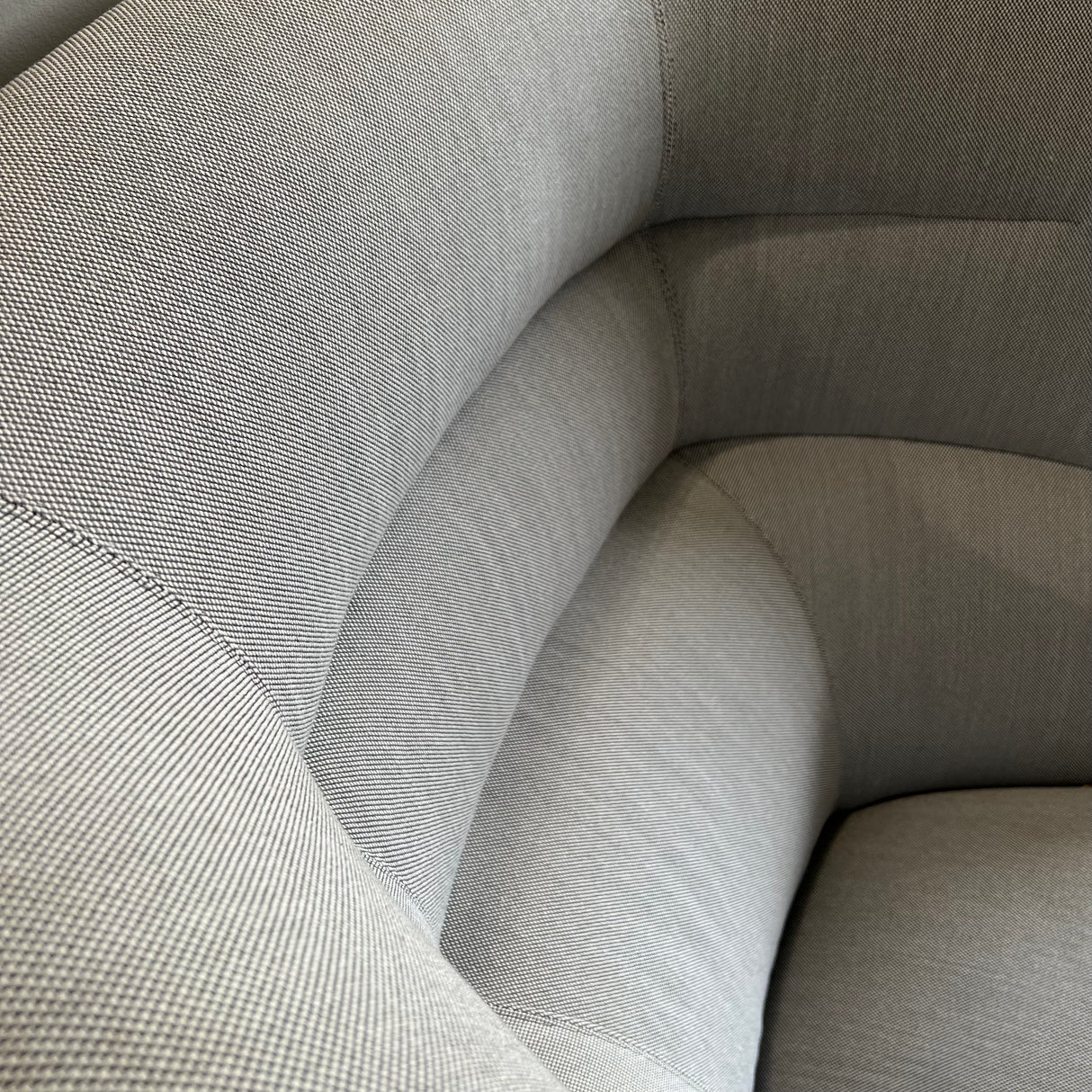 Soft privacy lounge chair