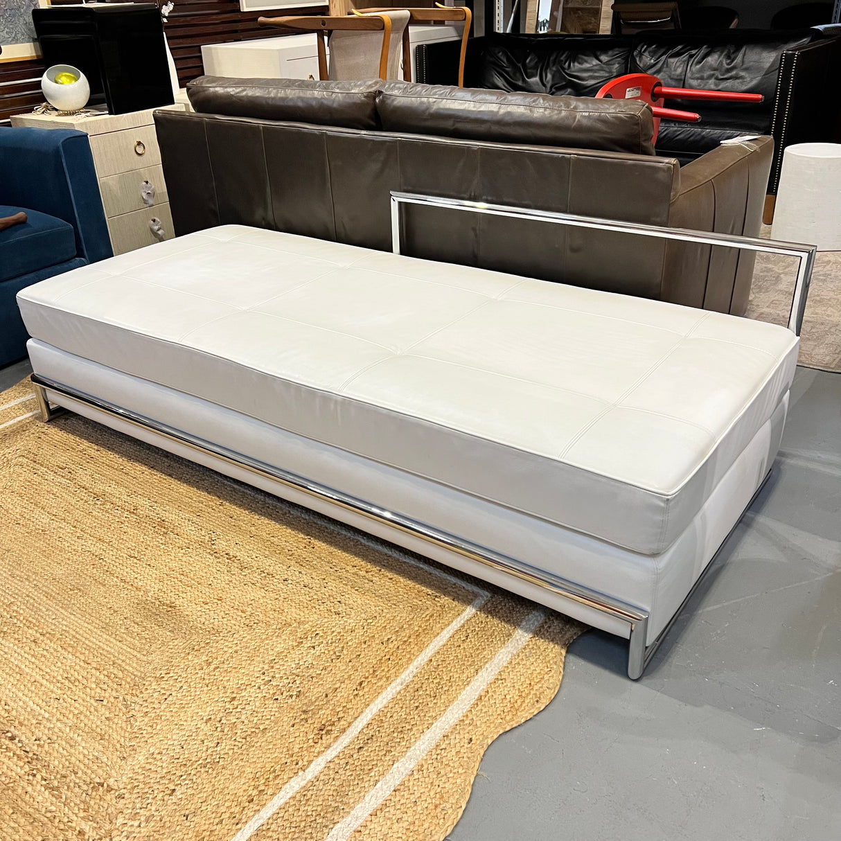 Iconic Rare Eileen Gray white leather daybed