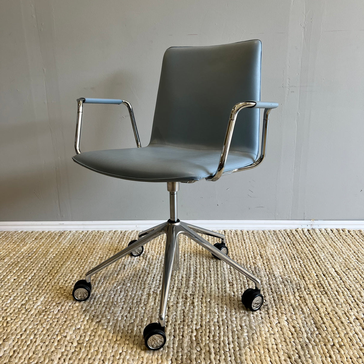 Andreu World Flex Chair