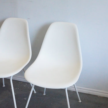 Authentic Herman Miller Eames Plastic dining chair - enliven mart