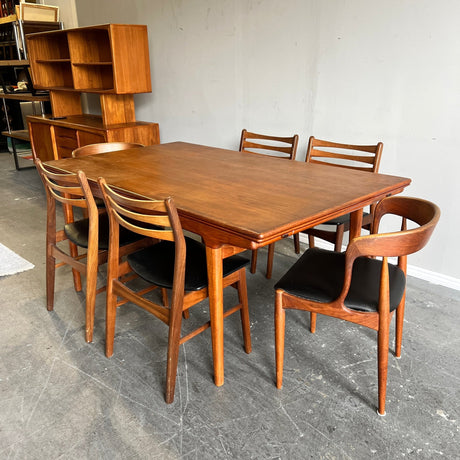 MCM Danish Teak expandable Dining Table and six chairs by Johannes Andersen, 1960s - enliven mart