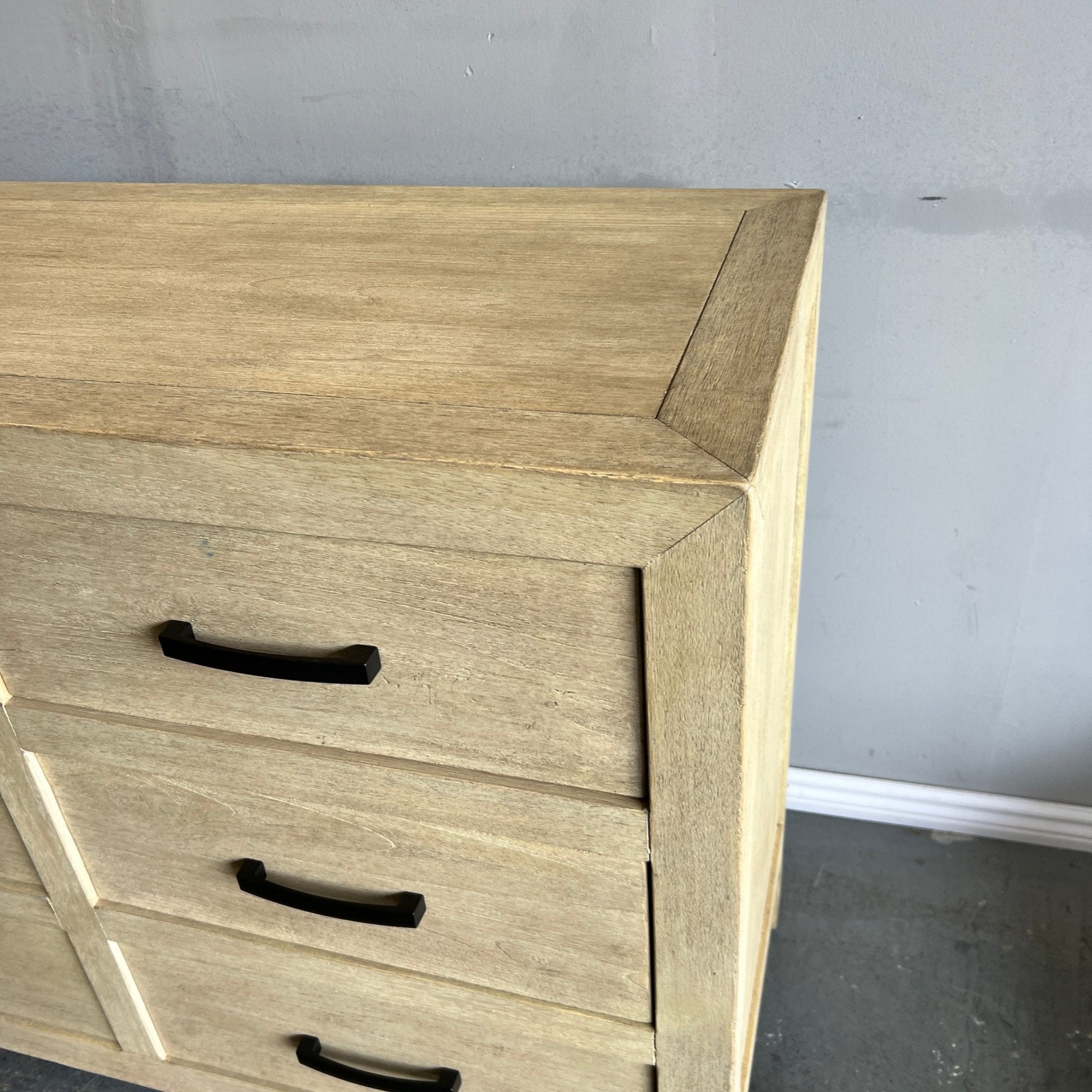 Pottery Barn Linwood 9 Drawer Dresser